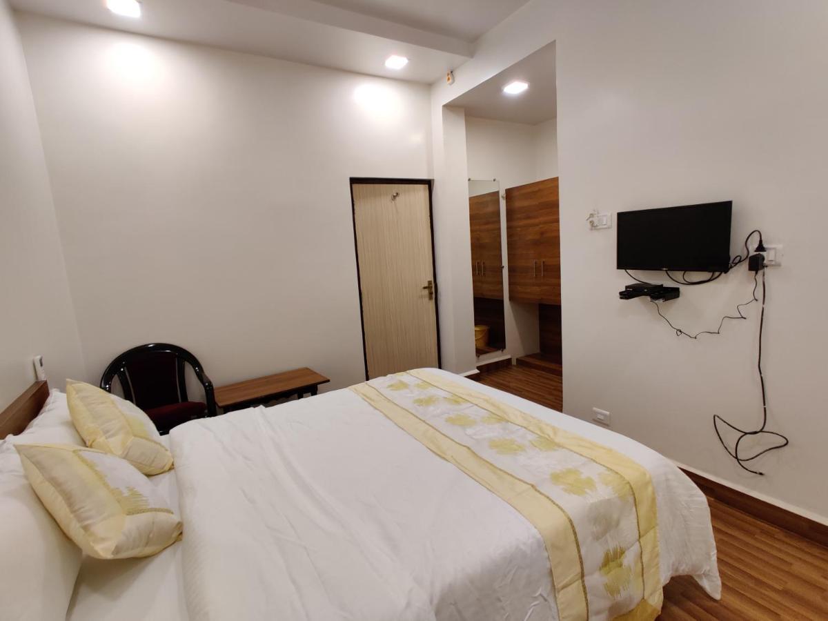 Hotel Surya Grande Kudal  Buitenkant foto