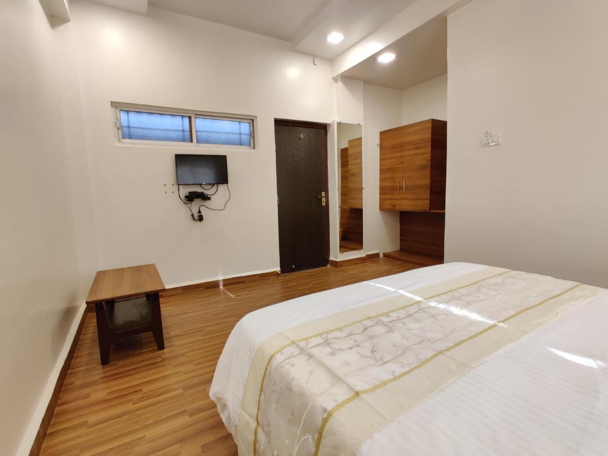 Hotel Surya Grande Kudal  Buitenkant foto