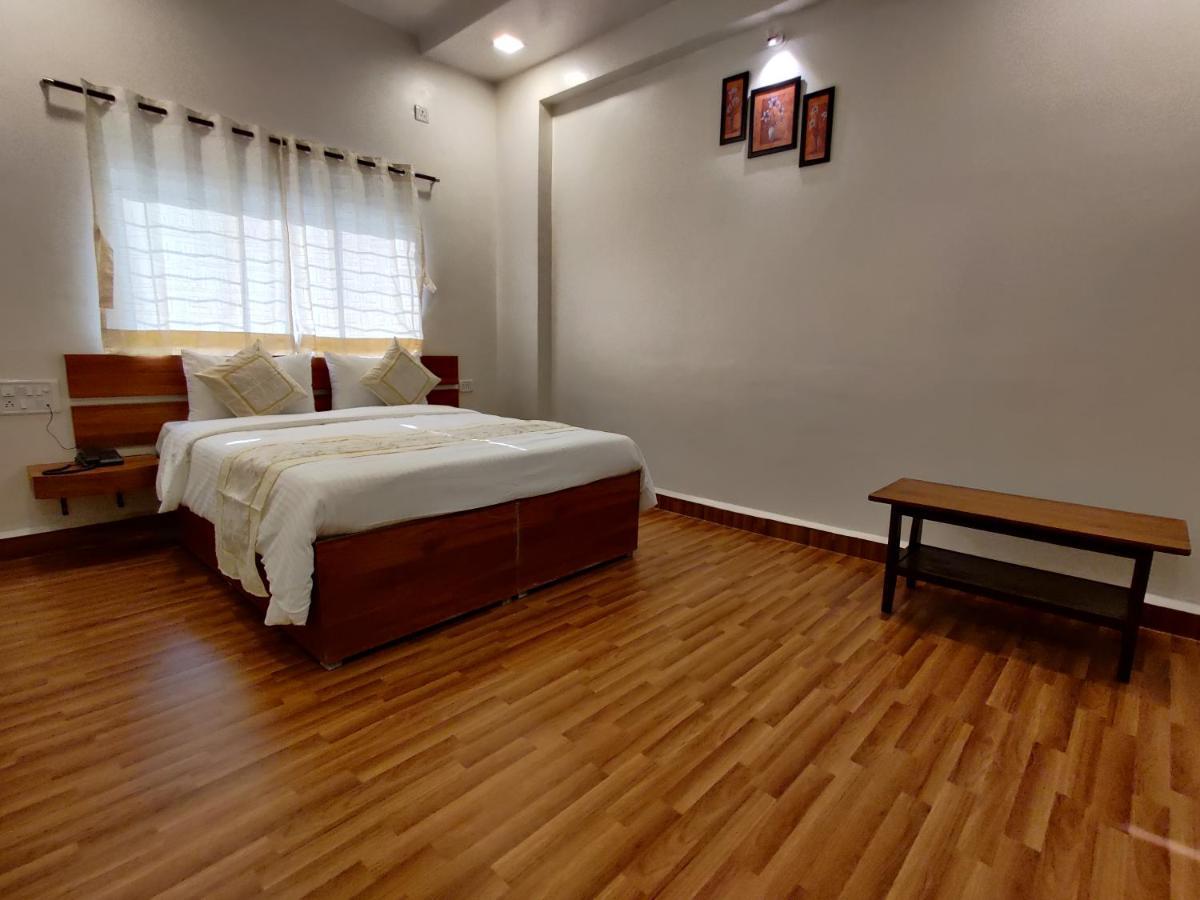 Hotel Surya Grande Kudal  Buitenkant foto